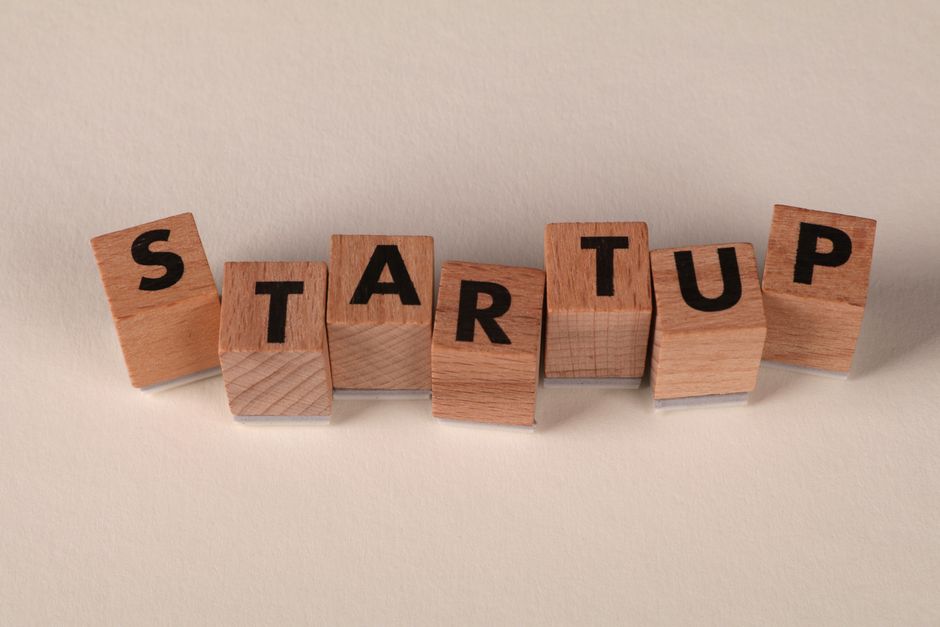 Startups Capitalize on AI Investment Surge
