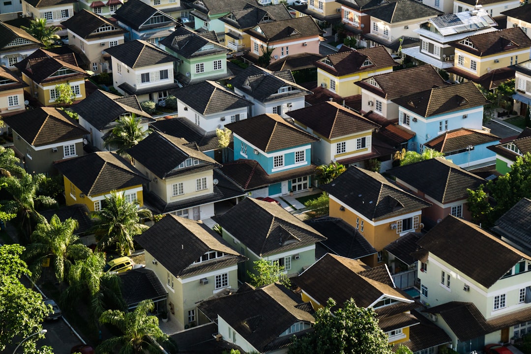 Young Professionals Face Rising Rents Amidst Housing Crisis