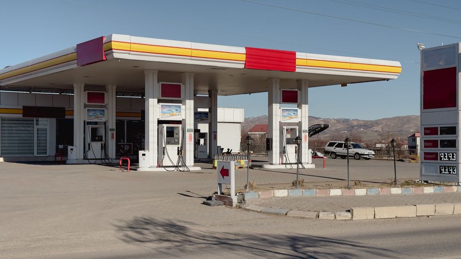Essar firm to acquire U.K. fuel retailer for £400 million