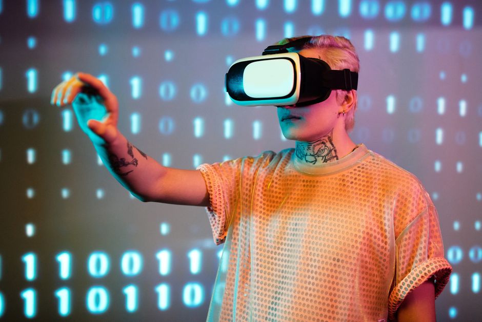Tech Stocks Plunge as AI Leaders Urge Development Slowdown