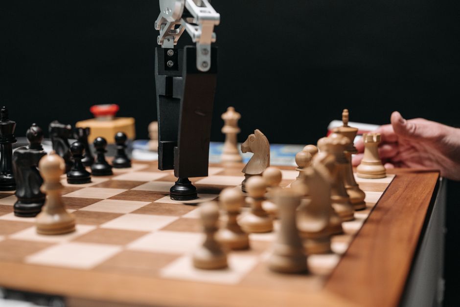 Glance Shifts to AI Commerce Agents Amid US Revenue Surge