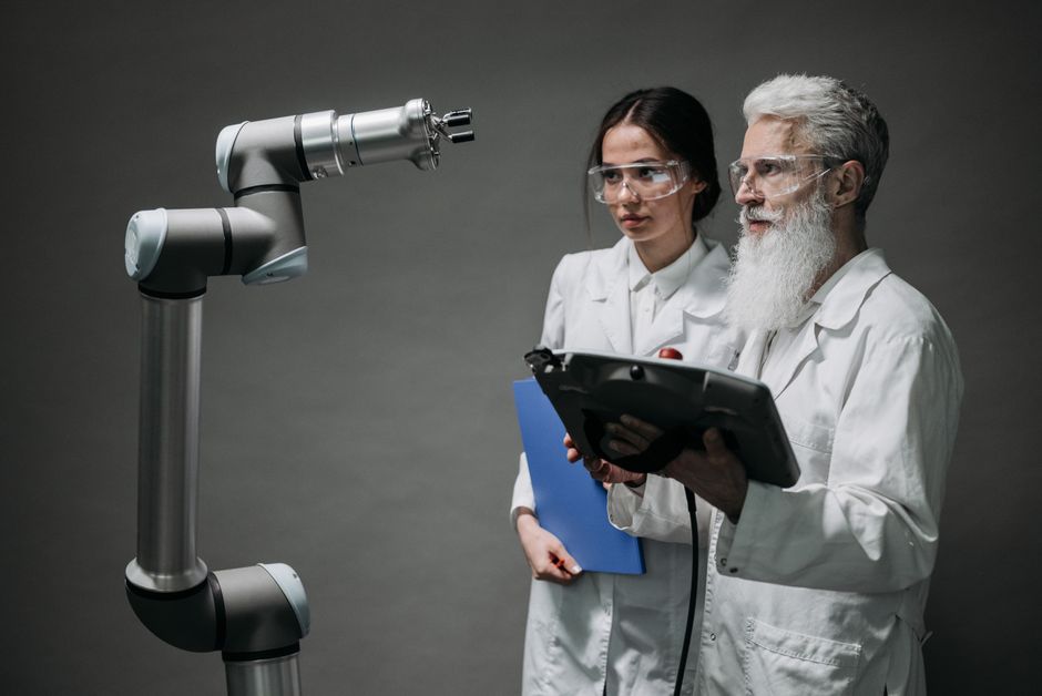Altman Champions Anthropic Amid AI Development Debate