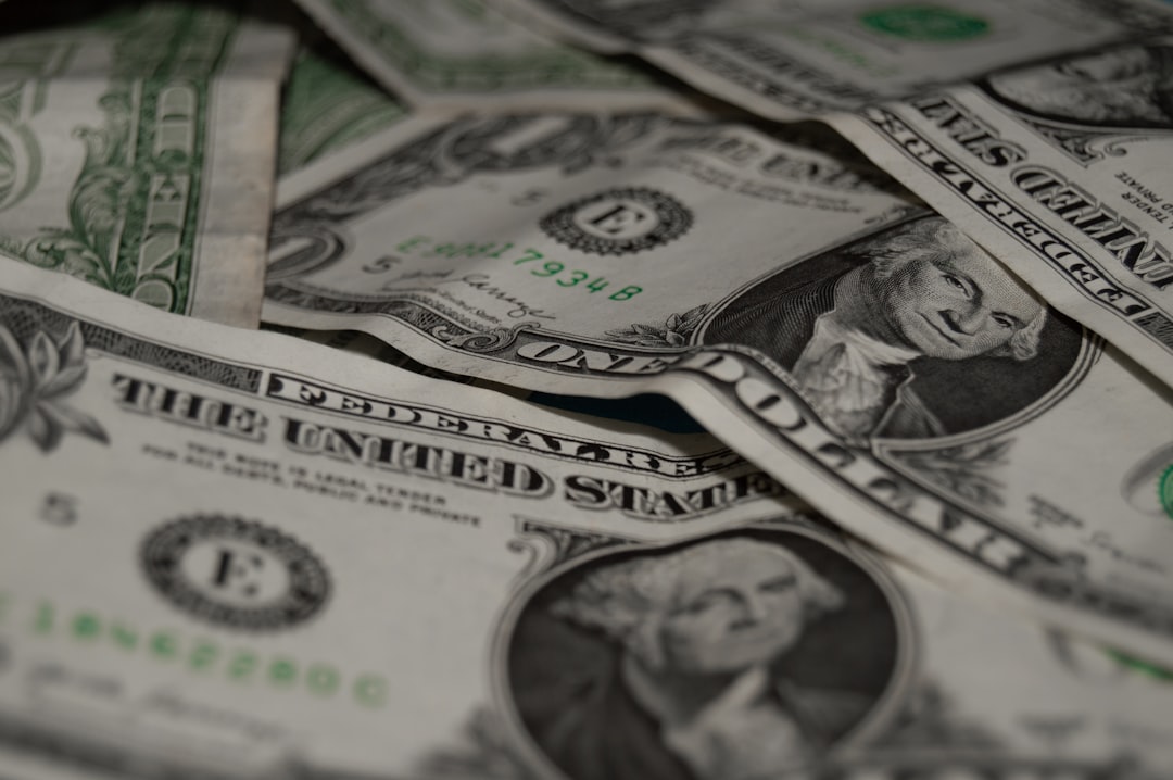 Dollar Wavers as Inflation Aids Fed Hike Bets While Oil Falls