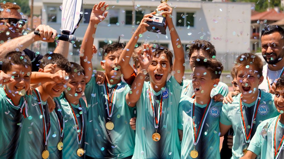 China’s AI Champions Raise Billions Ahead of IPOs