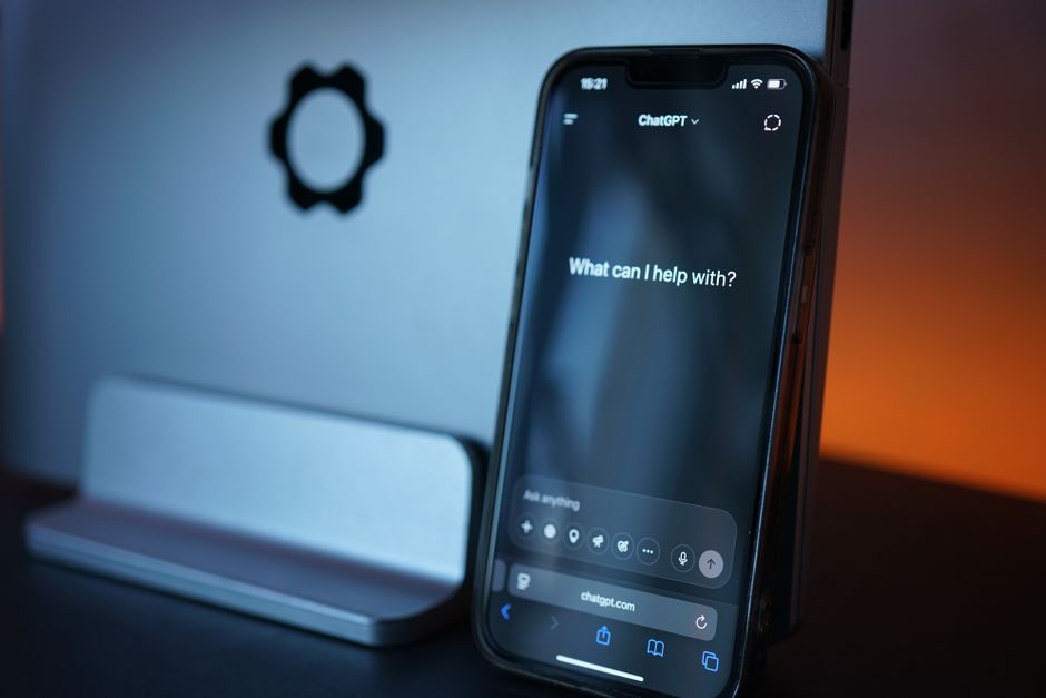 GPT-6 Boosts Chatbot Interactivity with Intelligent UI